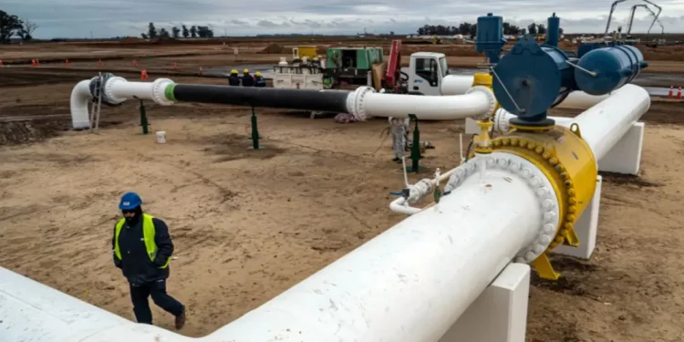 Camuzzi anunció una mega inversión para exportar gas desde el Puerto La Plata  La empresa Camuzzi realizará una mega inversión de US$ 3.900 millones para exportar gas desde el Puerto La Plata, ubicado en Ensenada.