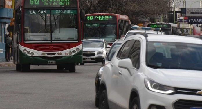 BAHIA BLANCA: Reducción de frecuencias en el transporte público de pasajeros durante la marcha convocada por la CGT  El servicio de transporte público urbano se verá afectado desde las 14 a las 17.30.