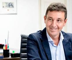 CHOELE CHOEL: Diego Ramello, dentro de los 5 intendentes con mejor imagen de Rio Negro. La reciente encuesta "Balance Río Negro 2025”, elaborada por la consultora Mercados & Estrategia, ubica al intendente de Choele Choel, Diego Ramello, entre los cinco jefes comunales con mejor imagen positiva de la provincia, un dato que encuentra su principal explicación en el respaldo sostenido de los vecinos y vecinas de la ciudad.