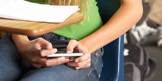 Diputados le dio luz verde a la ley que regula el uso de celulares en escuelas secundarias