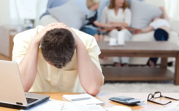 El doble que en 2024: el 29% de los argentinos destina el aguinaldo a pagar deudas Millones de asalariados registrados están recibiendo la segunda cuota del SAC de 2025, que parece que pasó a ser un "salvavidas" para el saneamiento financiero de los hogares.