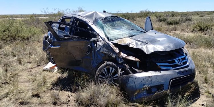 Siniestro vial en Ruta Nacional 22 a unos 6 kilómetros de Choele Choel  En la mañana de éste miércoles, minutos después de las 11 horas,  ocurrió un siniestro vial en Ruta Nacional 22, a la altura del kilómetro 992., a unos 6 kilómetros de Choele Choel