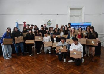 La Embajada de Turquía en Argentina donó 30 notebooks a escuelas de Bahía Blanca