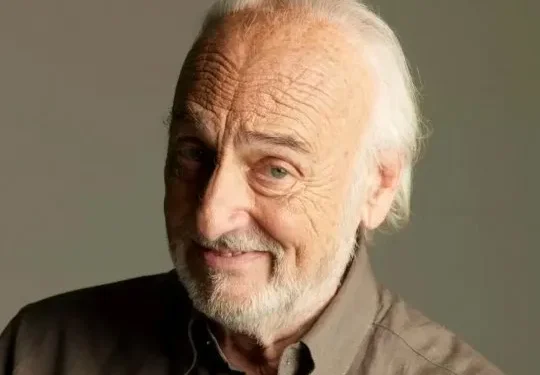 Falleció Héctor Alterio histórico actor del cine y el teatro argentinos Protagonista de clásicos como “La Patagonia rebelde”, “La tregua” y “La historia oficial”, su obra estuvo atravesada por el compromiso político. Su legado esta compuesto por más de 150 películas.