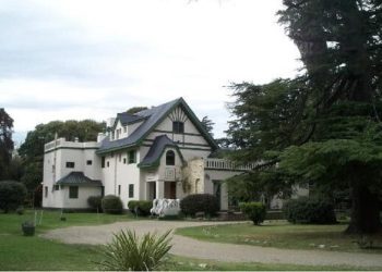 VILLA VENTANA: Murió el encargado del Hotel de Villa Arcadia que había sufrido graves quemaduras tras una explosión  La comunidad de la localidad serrana atraviesa horas de profunda conmoción tras confirmarse la muerte de Nicolás Alberto Ruíz, de 40 años, encargado del Hotel Pillahuincó, quien falleció esta madrugada como consecuencia de las severas quemaduras sufridas días atrás en una explosión ocurrida en un anexo del establecimiento.