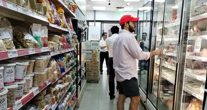 BAHIA BLANCA: La inflación en la ciudad fue del 2,2% en noviembre según el CREEBBA  El Centro Regional de Estudios Económicos de Bahía Blanca (CREEBBA) informó que el Índice de Precios al Consumidor (IPC) registró en noviembre un incremento del 2,2%, en línea con el mes anterior. Con este resultado, la inflación acumulada trepó al 26,3% y la interanual alcanzó el 29,6%, por debajo del 30% por primera vez en siete años.