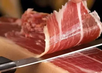 SENASA suspendió la importación de chorizos y un jamón de España por una enfermedad tóxica