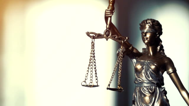 Allanamiento en Ciudadela por una estafa millonaria a una empresa de Pigüé En el marco de una investigación realizada por la UFIJ N.º 20, a cargo del fiscal Rodolfo De Lucia, el Juzgado de Garantías N.º 3 ordenó dos allanamientos en domicilios ubicados en la localidad de Ciudadela, partido de Tres de Febrero, por una defraudación millonaria a una firma de Pigüé.