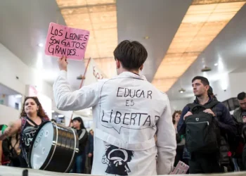 Financiamiento universitario: la Justicia ordena al Gobierno actualizar los salarios docentes y becas
