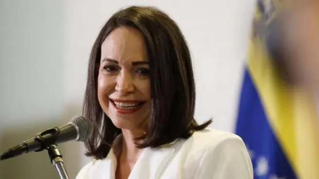 María Corina Machado no asistirá a la ceremonia del Premio Nobel de la Paz en Noruega: quién recibirá su galardón A pesar que se había anunciado su presencia en el acto, se dio de baja a último momento. La dirigente vive en la clandestinidad desde agosto de 2024, tras las elecciones que le otorgaron el tercer mandato a Maduro.