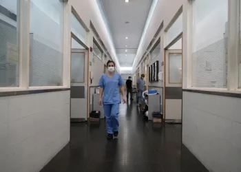 Un proyecto en el Senado busca modificar el acceso de extranjeros a las residencias médicas