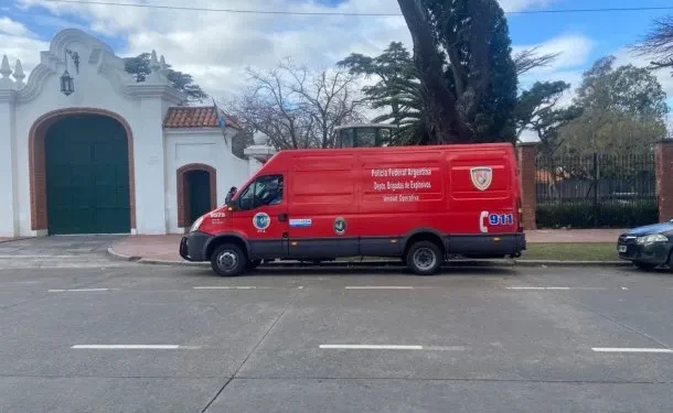 Un soldado que cumplía con tareas de vigilancia se quitó la vida en la Quinta de Olivos Efectivos de la Policía Federal investigan el hecho junto a la jueza Sandra Arroyo Salgado.