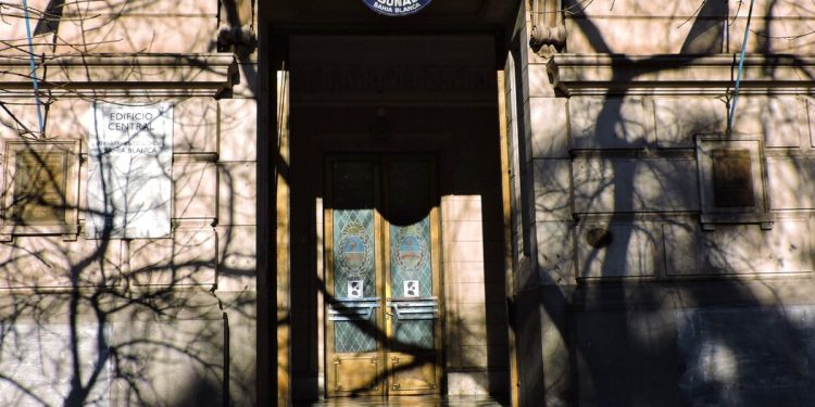 Patagones: Condenan a 4 personas por tener y vender cocaína y marihuana El Tribunal en lo Criminal N.º 1 condenó, en juicio abreviado, a cuatro personas por tenencia y comercialización de estupefacientes en la localidad de Carmen de Patagones.