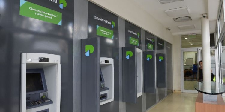 Oficializan el aumento para estatales bonaerenses: de cuánto es  La provincia de Buenos Aires confirmó el pago de salarios de febrero para estatales, con un aumento del 4,5% y retroactivos incluidos.