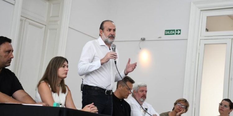 BAHIA BLANCA: Exigen que Milei reactive la obra de El Cholo El intendente de Bahía Blanca, Federico Susbielles, pidió que la gestión de Javier Milei reactive la obra de El Cholo, en plena Ruta 33.