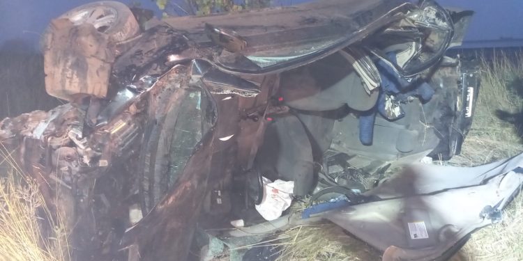 RIO COLORADO: Huida, persecución a alta velocidad por Ruta Provincial 50 y vuelco En horas de la madrugada, alrededor de las 04:44, personal policial de la Comisaría 11 de Río Colorado, tomó conocimiento a través del sistema de emergencias 911 sobre un vehículo que habría perdido el control mientras circulaba por la intersección de calles Española y San Martín, subiéndose a la vereda del sector derecho de la calzada.