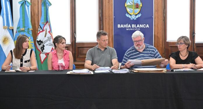 BAHIA BLANCA: Apertura de licitaciones para ejecutar obras pluviales en Bahía Blanca y General Daniel Cerri Esta mañana tuvo lugar la apertura de ofertas para ejecutar las dos primeras de 13 obras pluviales planificadas en el partido Bahía Blanca.