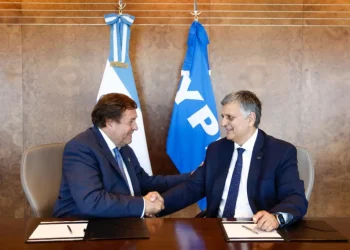 YPF y Río Negro sellaron un acuerdo clave para impulsar el proyecto Argentina LNG
