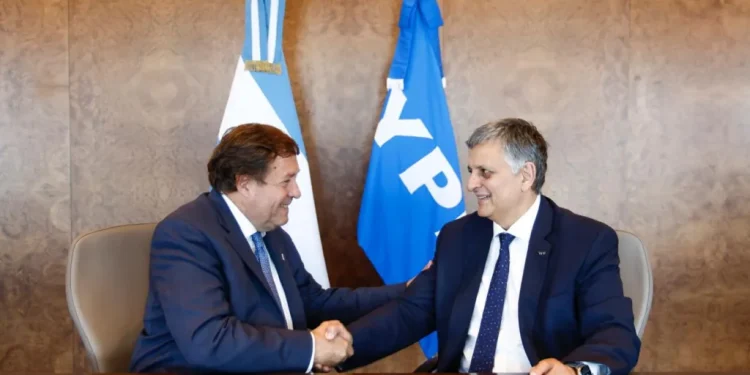 YPF y Río Negro sellaron un acuerdo clave para impulsar el proyecto Argentina LNG La provincia estableció un marco institucional junto a la petrolera, con nuevas reglas para inversiones y capacitación laboral en el sector energético