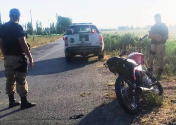 LAMARQUE: Policía retuvo una motocicleta por falta de documentación y casco