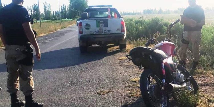 LAMARQUE: Policía retuvo una motocicleta por falta de documentación y casco