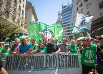 Estatales confirman un paro general para el día en que se vote la reforma laboral de Milei