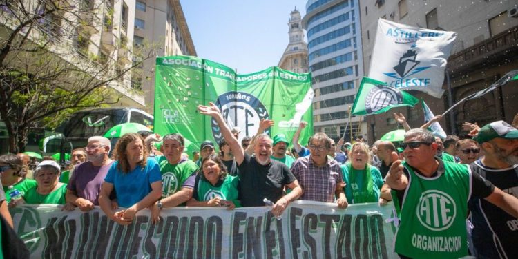 Estatales confirman un paro general para el día en que se vote la reforma laboral de Milei  Las autoridades de ATE definieron este martes un paro nacional el próximo 10 de febrero para rechazar la reforma laboral de Javier Milei.