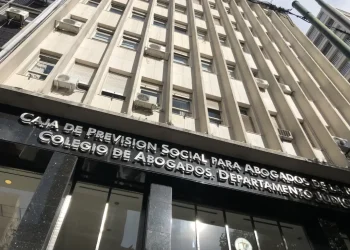La Justicia rechaza los amparos de los abogados, que quieren voltear una ley y recuperar una caja millonaria