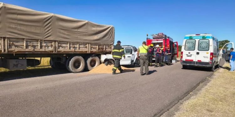 Falleció el padre del intendente de Saavedra en un choque  El fatal accidente ocurrió en cercanías al paraje La Virginia, cuando la camioneta que conducía impactó contra la parte trasera de un transporte de carga. Se confirmó que la víctima fatal viajaba sola.