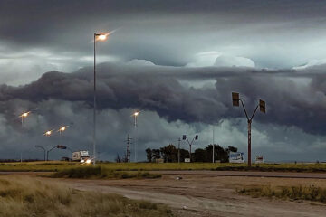 BAHIA BLANCA: Emiten alerta amarilla por tormentas para esta noche El Servicio Meteorológico Nacional lanzó una alerta amarilla por probabilidad de tormentas fuertes en la ciudad.