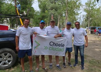 La legión choelense puso primera en la Regata Internacional del Río Negro y ya da pelea en el agua