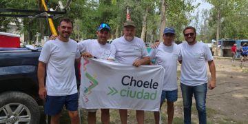 La legión choelense puso primera en la Regata Internacional del Río Negro y ya da pelea en el agua