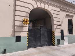 BAHIA BLANCA: Sumarian a dos empleados municipales por llevarse un auto oficial en Año Nuevo La gestión del intendente, Federico Susbielles decidió iniciar una investigación interna tras conocerse el supuesto uso indebido de un vehículo oficial durante los festejos de Año Nuevo, un hecho que generó fuerte repercusión en las últimas horas.