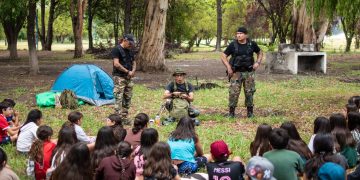 CHIMPAY: C.O.E.R de Valle Medio visitó la Colonia de Vacaciones y dejó conceptos básicos de supervivencia en naturaleza