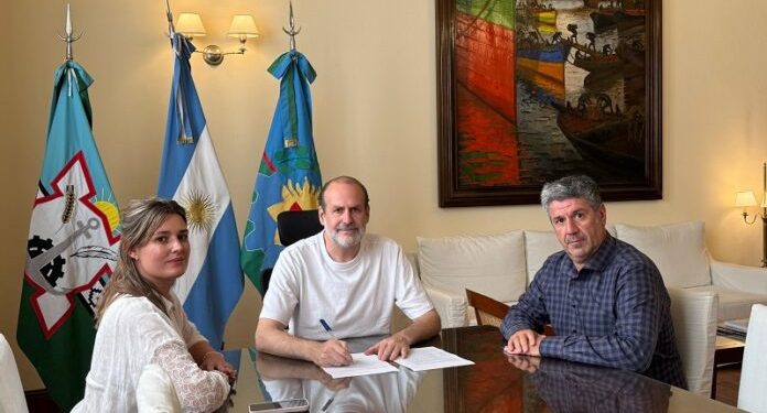 Avanza la instalación del Centro de Emergencias 911 en Bahía Blanca  El intendente Federico Susbielles firmó el decreto para que el sistema de emergencias vuelva a tener su centro de atención en Bahía Blanca. Funcionará en el ex edificio de la Terminal de Ómnibus.