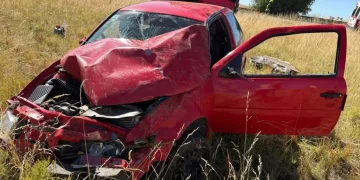 RUTA 76: Volcó un auto en el que viajaban 5 personas