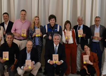 El Gobierno activó la actualización salarial para funcionarios, con cláusula fiscal y sin retroactividad