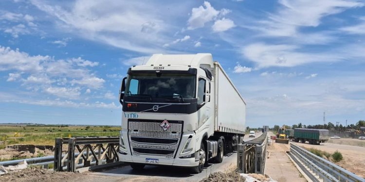 BAHIA BLANCA: Vialidad Nacional realizará una prueba de cargas en el puente Bailey de la Ruta 3  El próximo jueves 22, desde las 7 de la mañana, se llevará a cabo una prueba de cargas en el puente Bailey ubicado en el kilómetro 692 de la Ruta Nacional Nº 3, sobre el arroyo Maldonado.