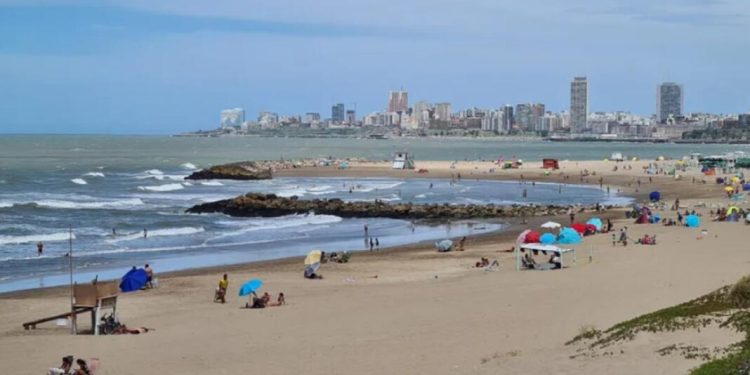 La temporada de verano arrancó con caídas en turismo, gasto y estadía Los primeros datos de la temporada de verano 2026 alertaron una fuerte caída en el turismo, el gasto y la estadía promedio en los destinos bonaerenses.