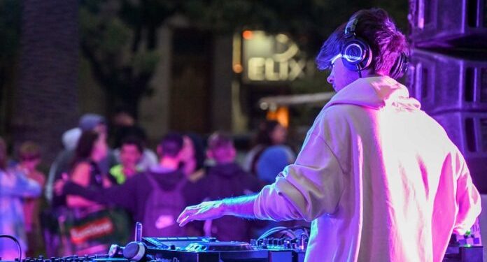 BAHIA BLANCA: Verano para Armar 2026 propone más de 95 actividades culturales, turísticas y deportivas gratuitas en la ciudad  Esta mañana se presentó el cronograma del programa “Verano para Armar” temporada 2026, que reúne una agenda de encuentros culturales, recreativos y turísticos gratuitos para disfrutar de Bahía Blanca en el verano.