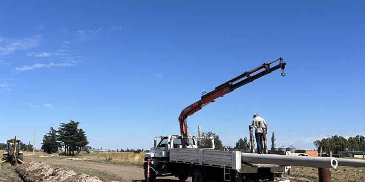 TORNQUIST: Avanza la dotación de servicios en la ampliación urbana  Con una inversión de 850 millones de pesos, avanzan dos importantes obras de dotación de servicios en la ampliación urbana de Tornquist, en el sector sur de la ciudad.