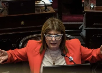 ¿Cuánto cuestan los anteojos inteligentes que usó Patricia Bullrich en el Senado?