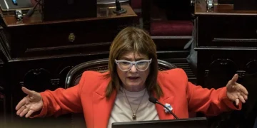 ¿Cuánto cuestan los anteojos inteligentes que usó Patricia Bullrich en el Senado?