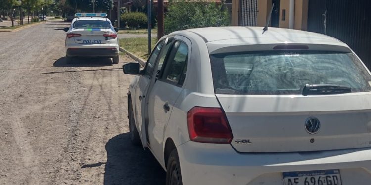 Choele Choel: Policía recuperó vehículo robado en Cipolletti  La policia de Río Negro recuperó, en Choele Choel, un vehículo que había sido robado en Cipolletti hace una semana atrás.