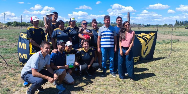 CHOELE CHOEL: Defensores de Villa ya es una institución con personería jurídica en Choele Choel  Defensores de Villa dio un paso clave en su crecimiento institucional al obtener su personería jurídica, un logro que consolida su presencia formal dentro del entramado social y deportivo de Choele Choel. El club, que actualmente milita en la Liga Independiente del Valle Medio, culminó así un proceso administrativo fundamental para su desarrollo a largo plazo.