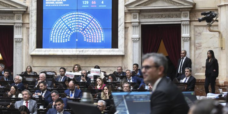 El Gobierno apura la reforma laboral en Diputados: “No vamos aceptar cambios” El Gobierno nacional busca acelerar el debate de la reforma laboral en la Cámara Diputados, mientras la oposición dialoguista presiona por cambios en la normativa.