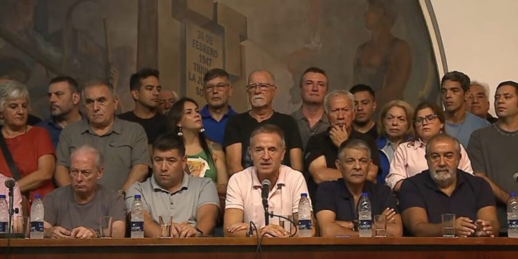 La CGT destacó el paro contra la reforma laboral: “Tuvo un acatamiento de más del 90%”  A través de una conferencia de prensa, la cúpula de la CGT remarcó que el acatamiento al paro contra la reforma laboral superó el 90%.