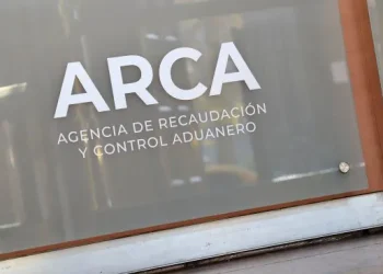 La recaudación tributaria de enero cayó un 7,6% real, presionada por una fuerte baja en el IVA