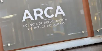 La recaudación tributaria de enero cayó un 7,6% real, presionada por una fuerte baja en el IVA
