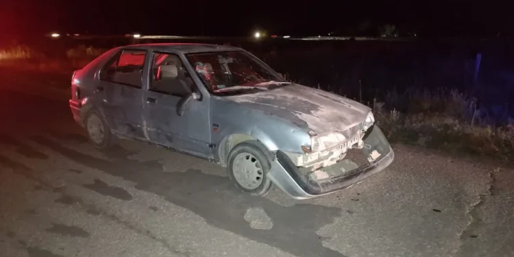 BAHIA BLANCA: UN AUTOMOVILISTA EMBISTIÓ A DOS PEATONES Un grave hecho ocurrió esta noche en el barrio Portal del Este, en calle Siempre Verde al 6600. Dos personas que iban caminando por el lugar, fueron atropelladas por un auto.